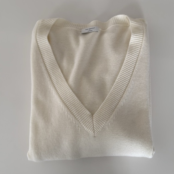 Aritzia - NOSTALGIA MERINO WOOL SWEATER - Light Birch - Picture 3 of 12